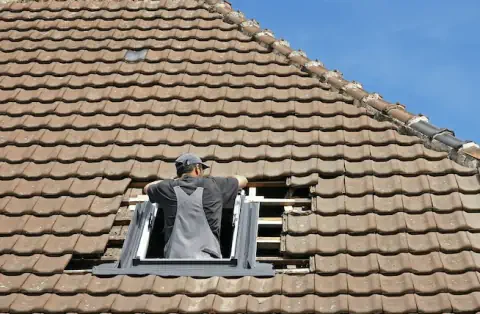 Pose de velux aux Églisottes-et-Chalaures